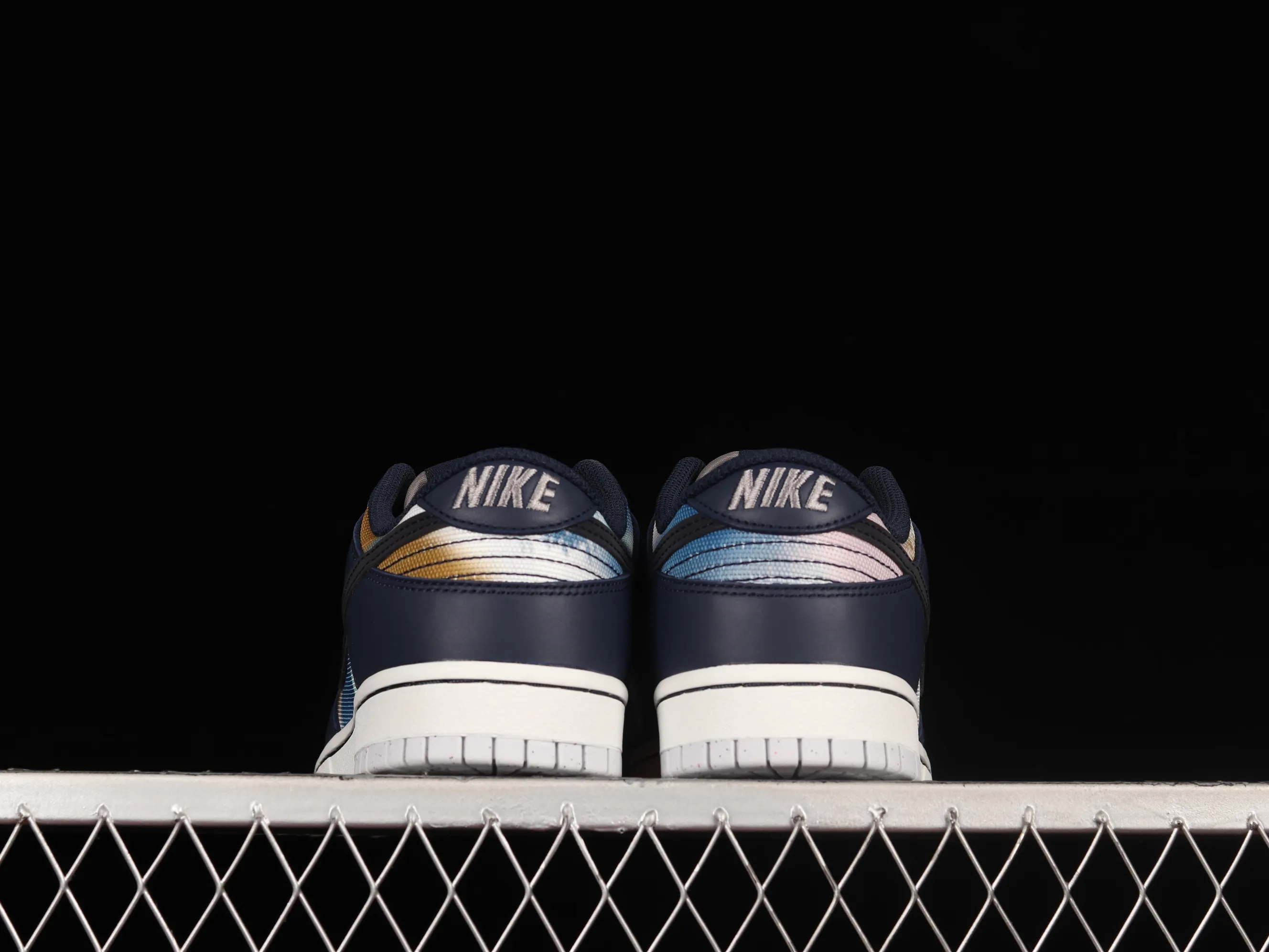 All Categories Nk SB Dunk Series Nk SB Dunk Low Low-top sneakers F version Nk Dunk Low "Graffiti" Street tie-dye graffiti SB low-top sports and leisure sneakers DM0108-400